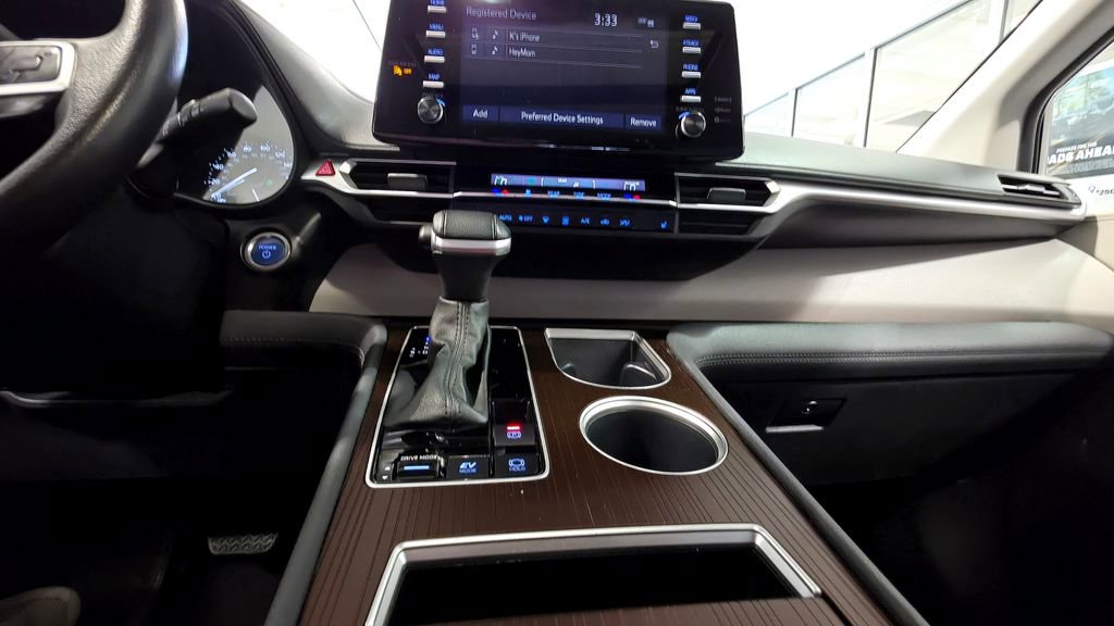 Used 2024 Toyota Sienna XLE image 36