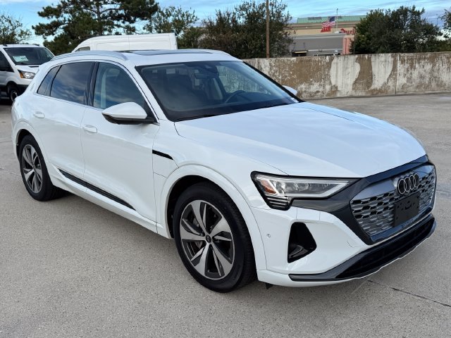 Used 2024 Audi Q8 e-tron Premium Plus w/ Premium Plus Package AWD/4WD image 3