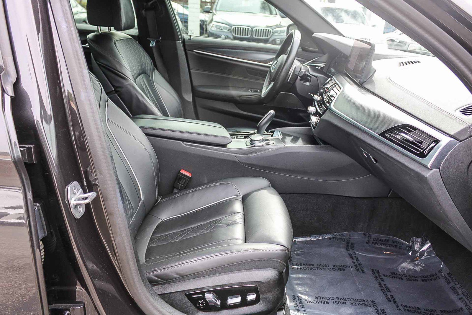 Used 2023 BMW M550i xDrive image 16