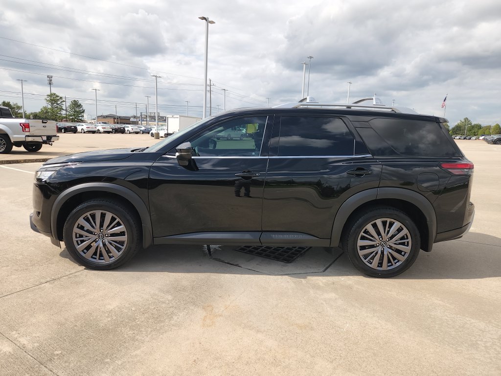 Used 2024 Nissan Pathfinder SL w/ SL Premium Package FWD image 8