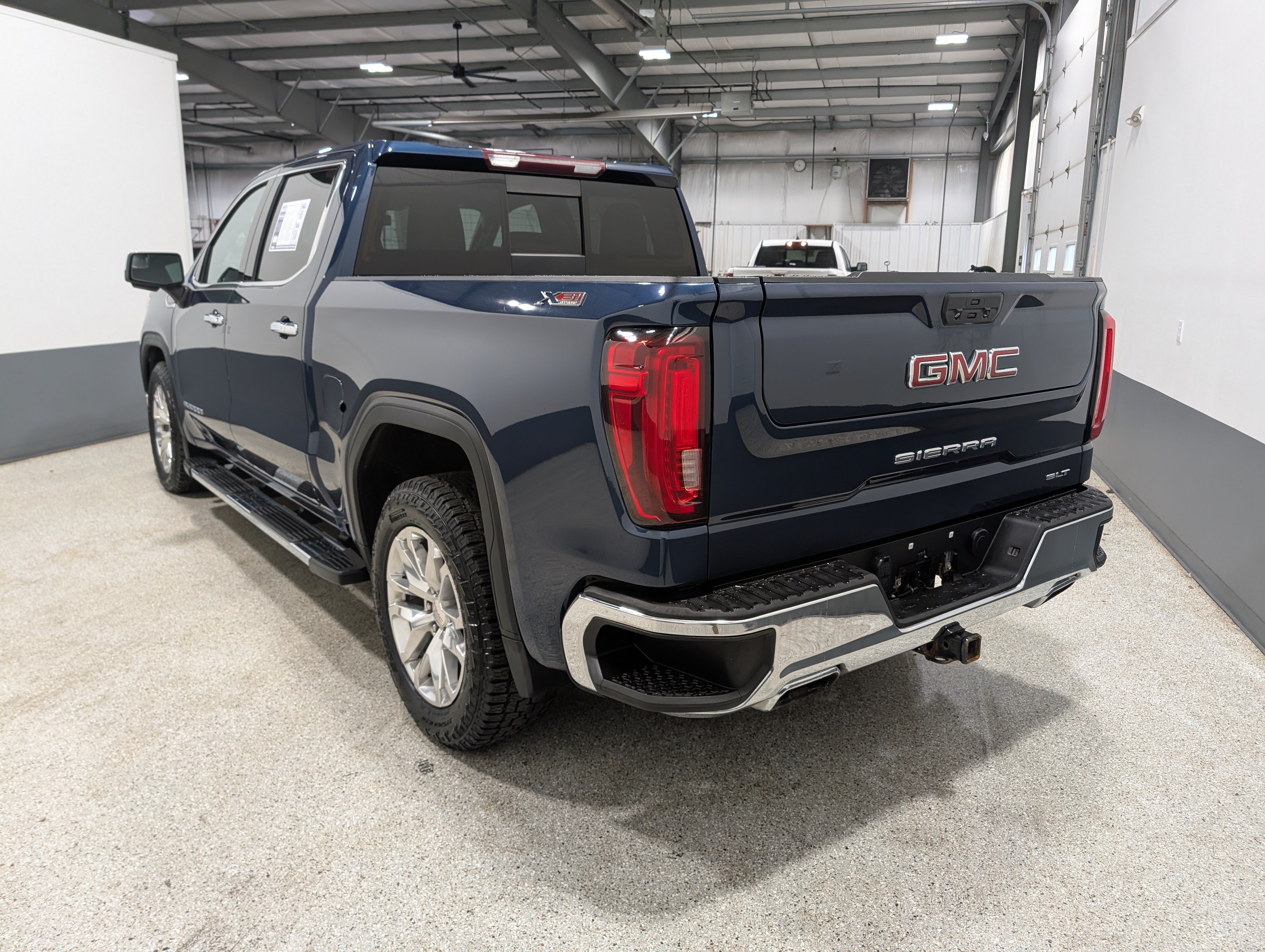 Used 2022 GMC Sierra 1500 SLT w/ SLT Premium Package AWD/4WD image 5