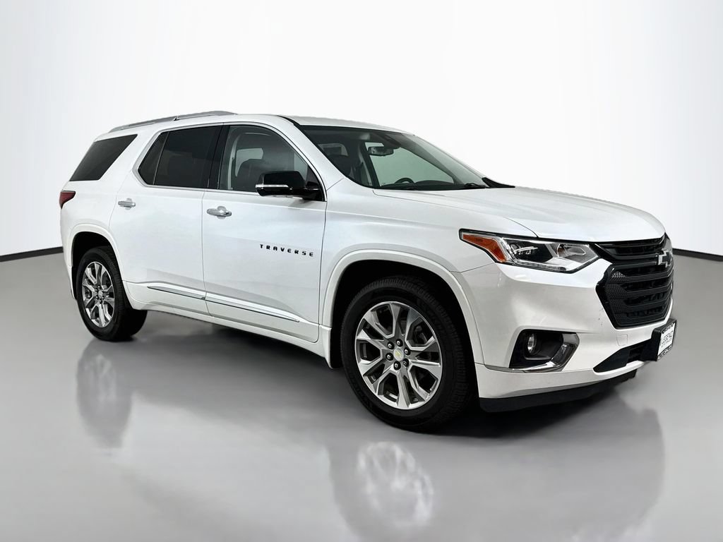 Used 2019 Chevrolet Traverse Premier w/ LPO, Blackout Package AWD/4WD image 4