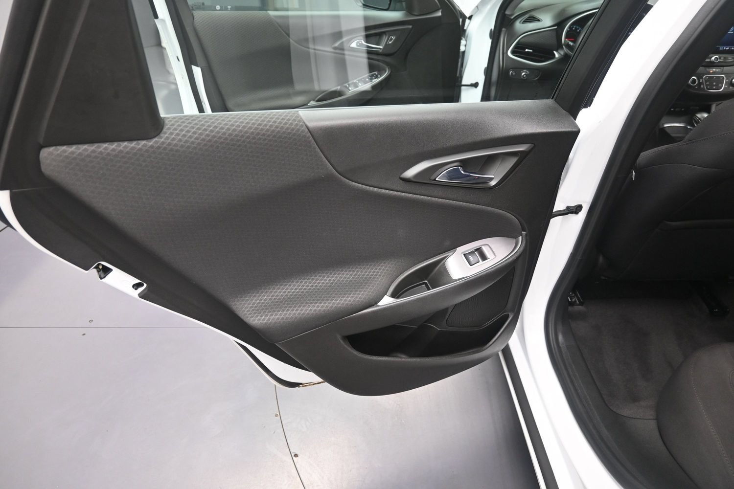 Used 2022 Chevrolet Malibu LT w/ Redline Edition FWD image 32