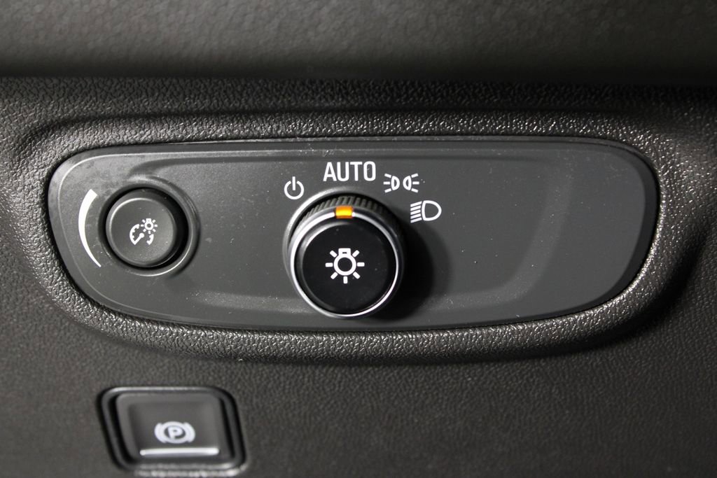 Used 2023 GMC Terrain SLE w/ Driver Convenience Package FWD image 24