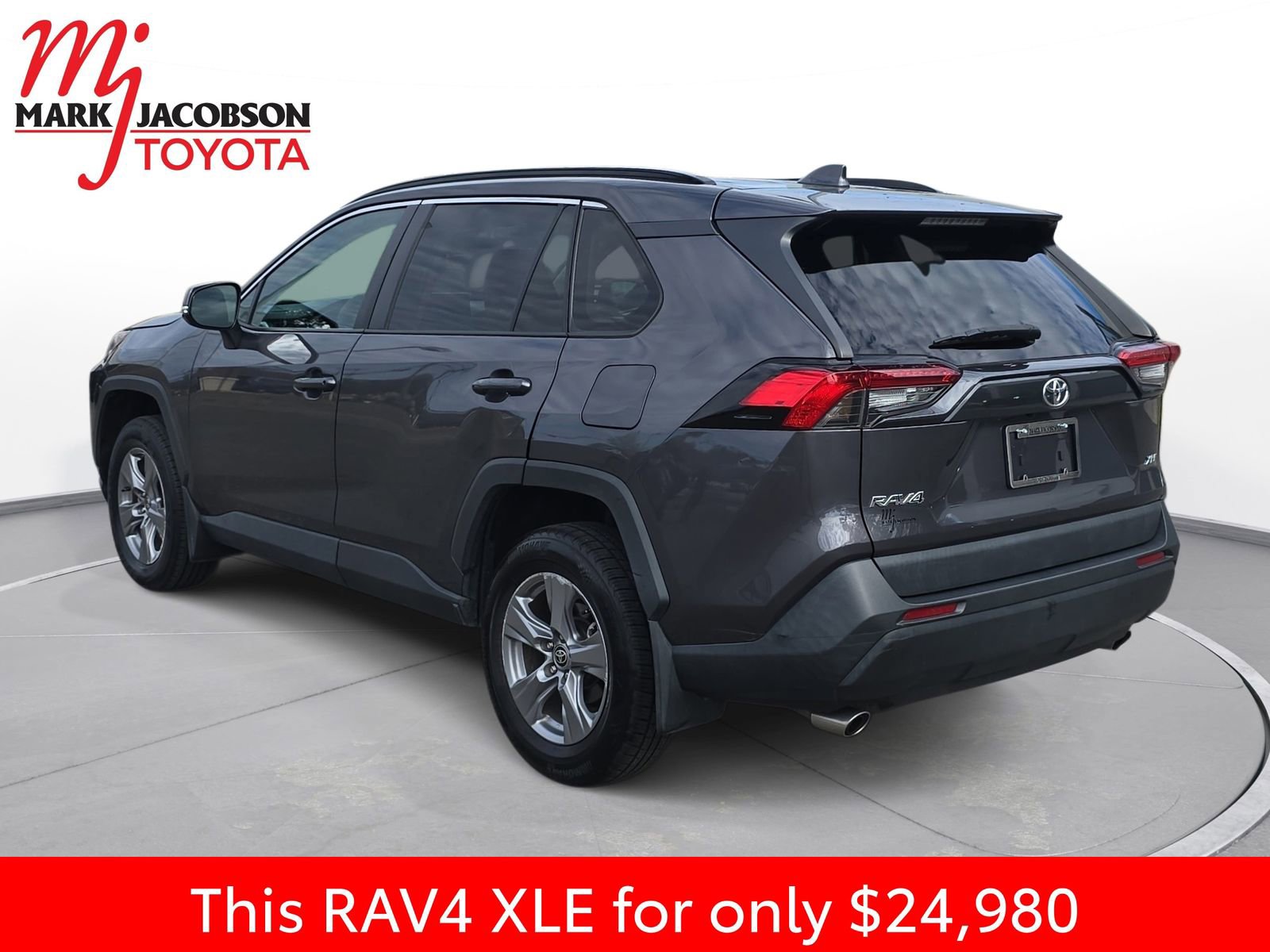Used 2022 Toyota RAV4 XLE image 13