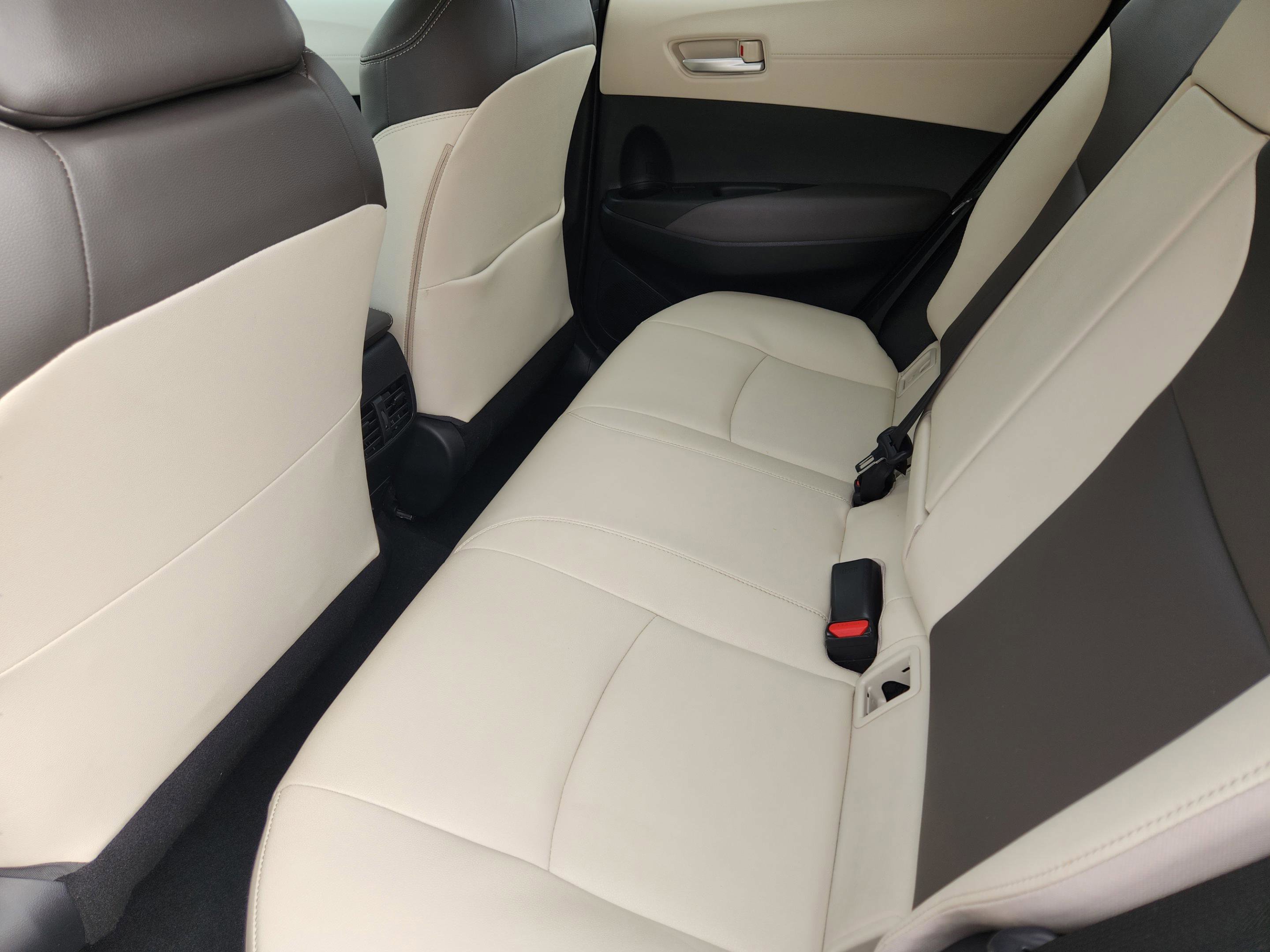 Used 2022 Toyota Corolla Cross XLE w/ Convenience Package image 30