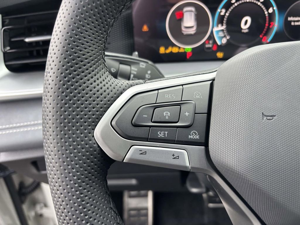 New 2026 Volkswagen Tiguan SE R-Line image 17