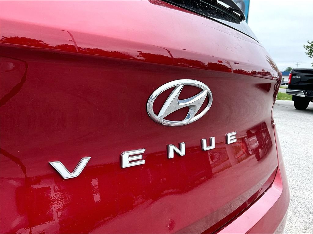 Used 2023 Hyundai Venue SEL FWD image 7