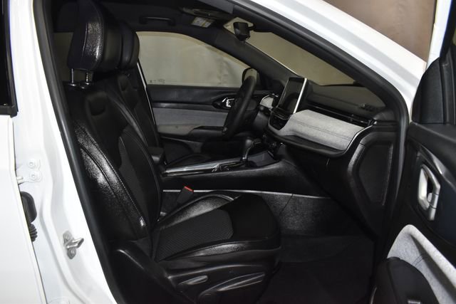 Used 2025 Jeep Compass Latitude AWD/4WD image 25