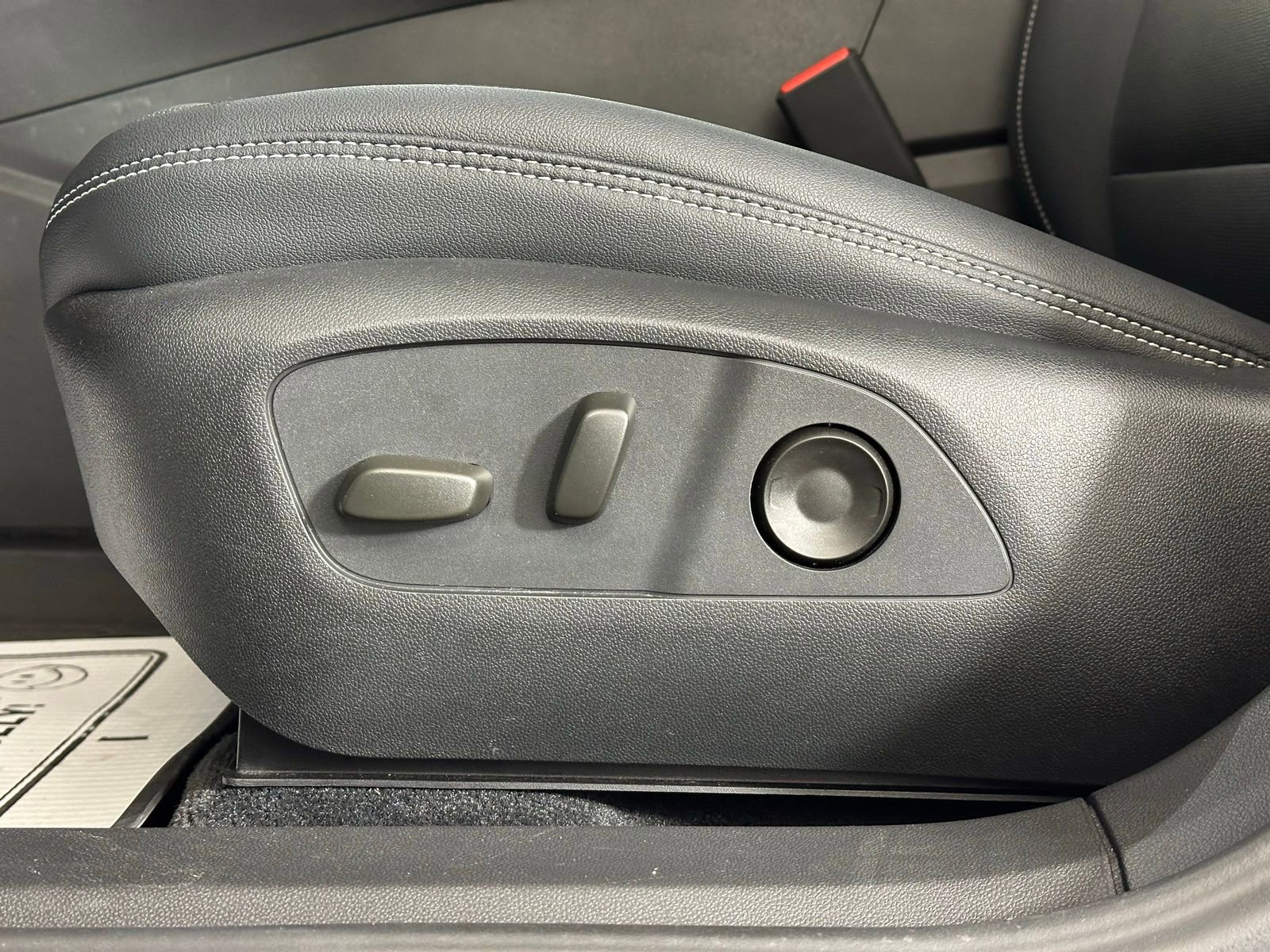 Used 2024 Chevrolet Blazer EV LT image 6