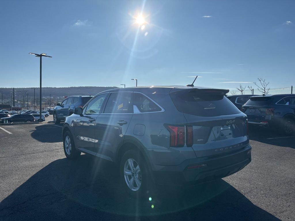 Used 2022 Kia Sorento LX image 5