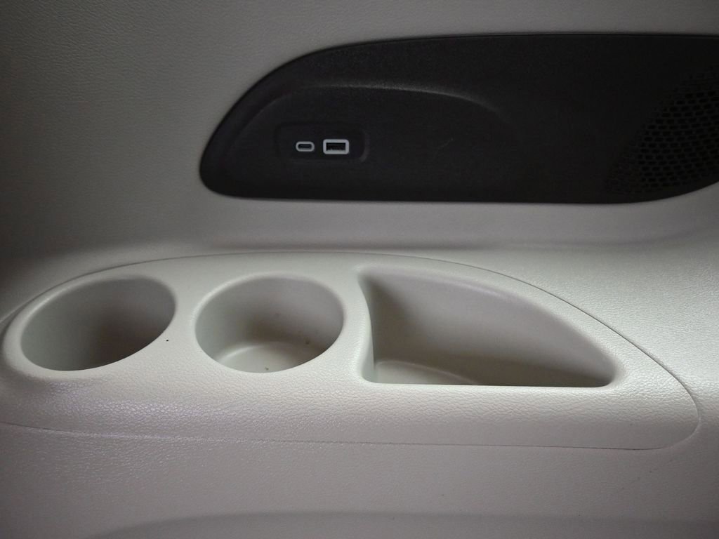 Used 2021 Chrysler Pacifica Touring-L image 50