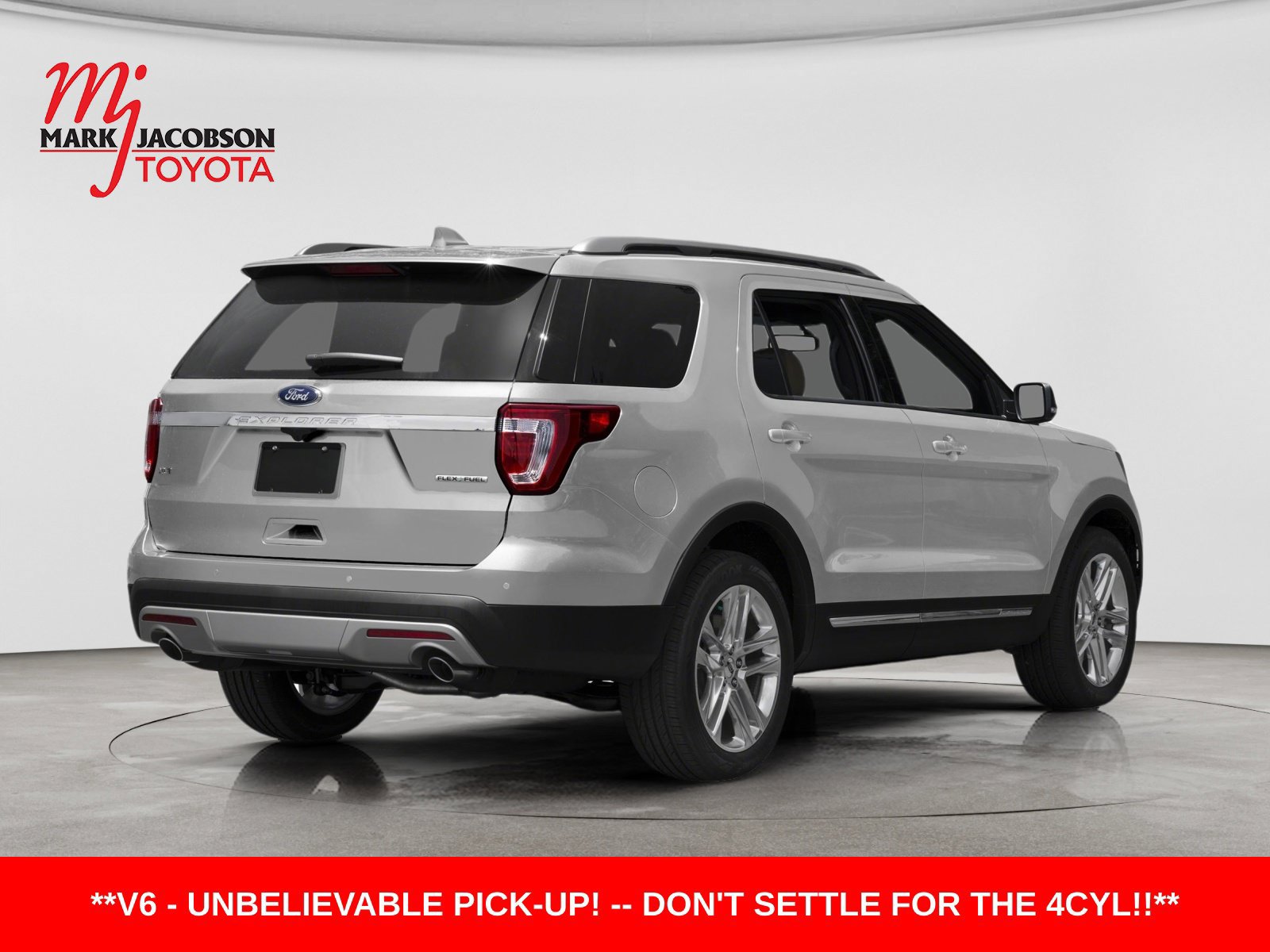 Used 2016 Ford Explorer XLT w/ Equipment Group 202A FWD image 2