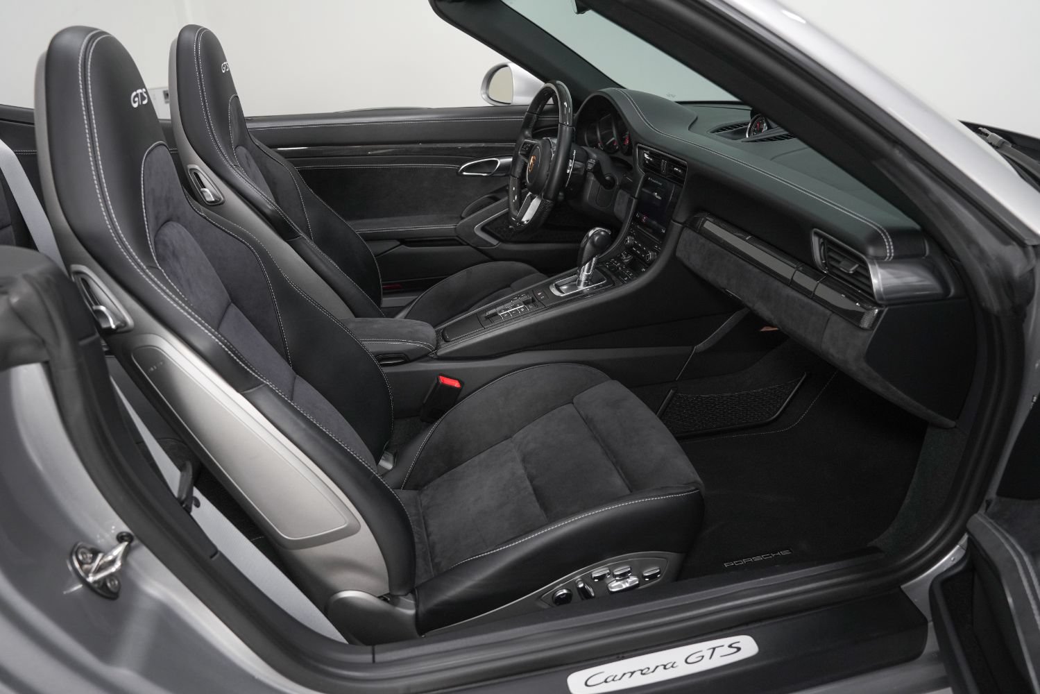 Used 2019 Porsche 911 Carrera GTS RWD image 2