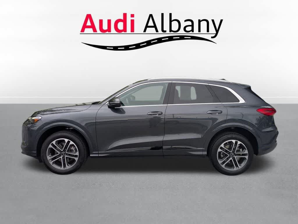 Certified 2025 Audi Q5 Premium w/ Convenience Package AWD/4WD image 3