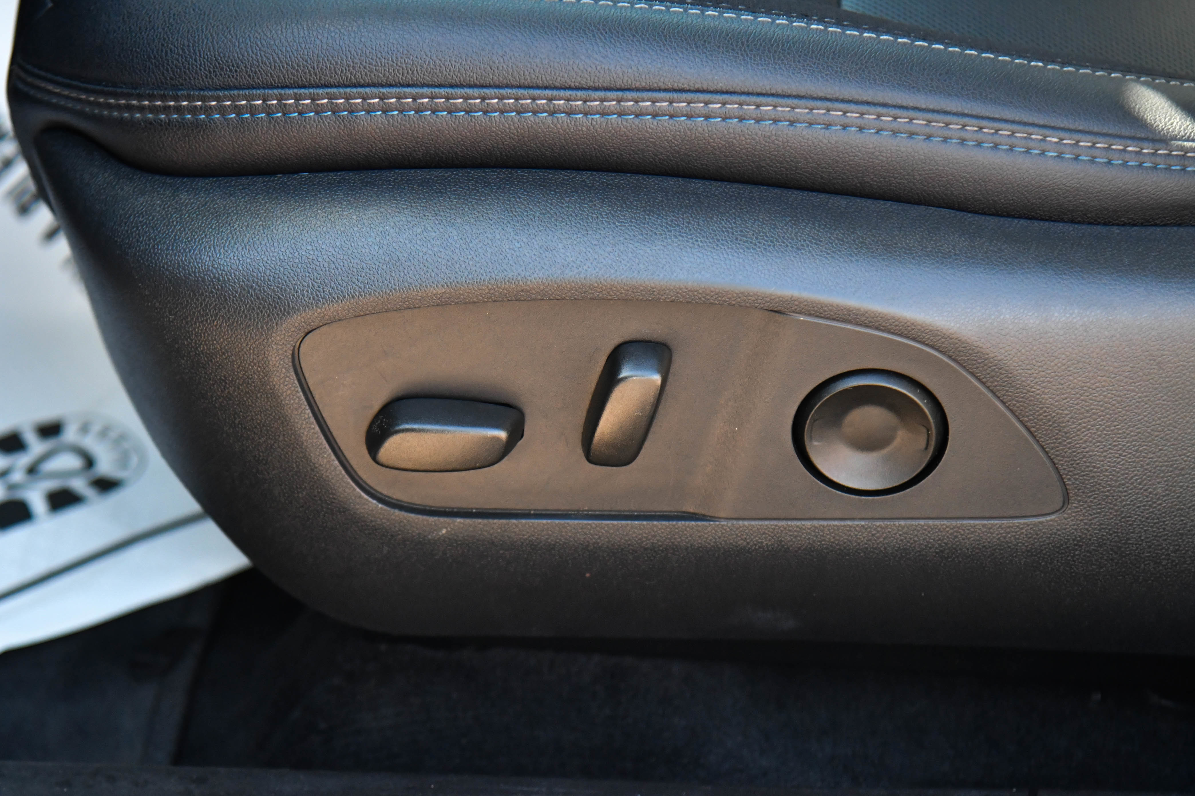 Used 2025 Chevrolet Equinox EV LT w/ Convenience Package FWD image 16