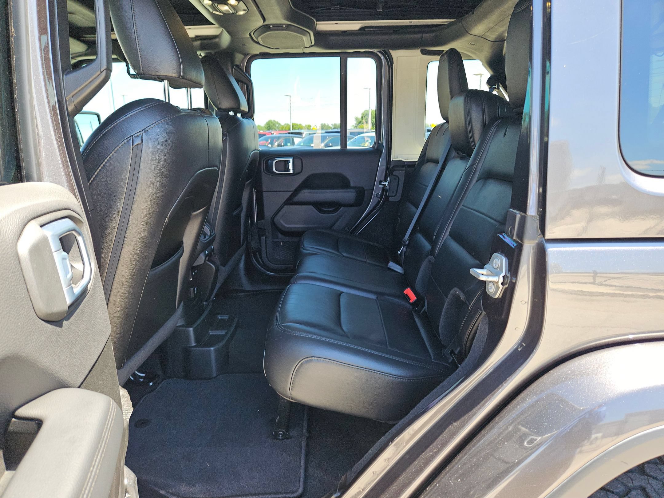 Used 2021 Jeep Wrangler Unlimited Sahara AWD/4WD image 14