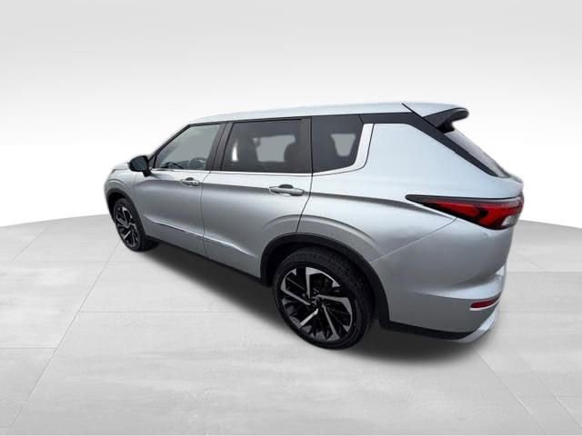 Used 2022 Mitsubishi Outlander SE image 4