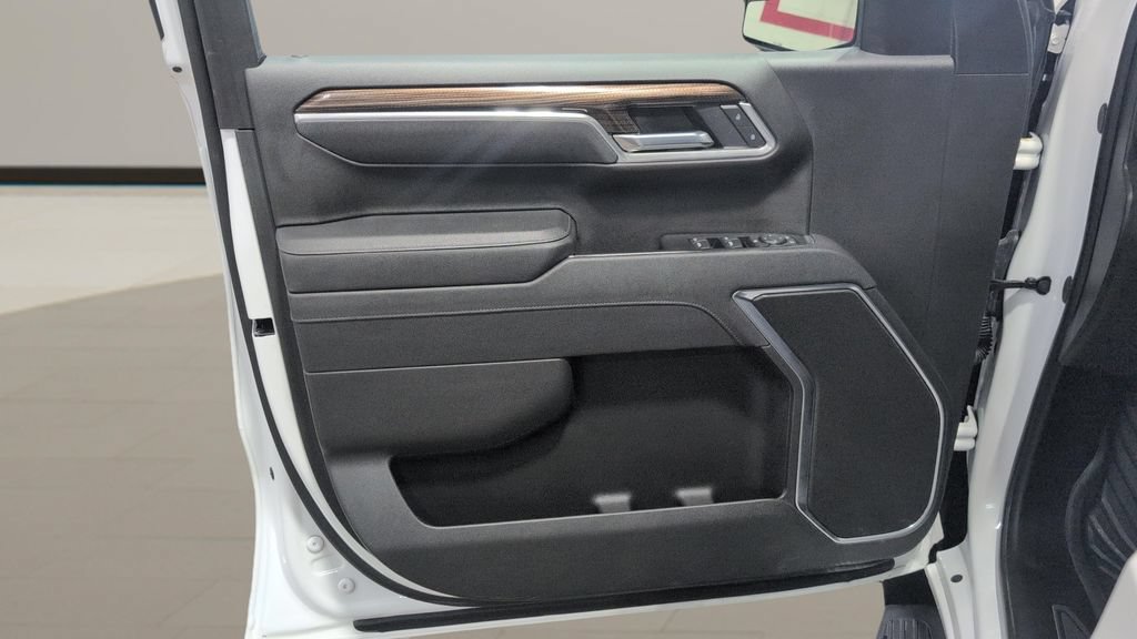 Used 2025 Chevrolet Silverado 1500 RST AWD/4WD image 7