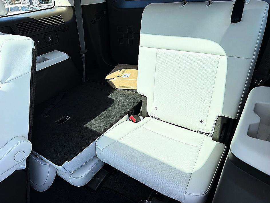 Used 2025 Hyundai Santa Fe Calligraphy AWD/4WD image 8