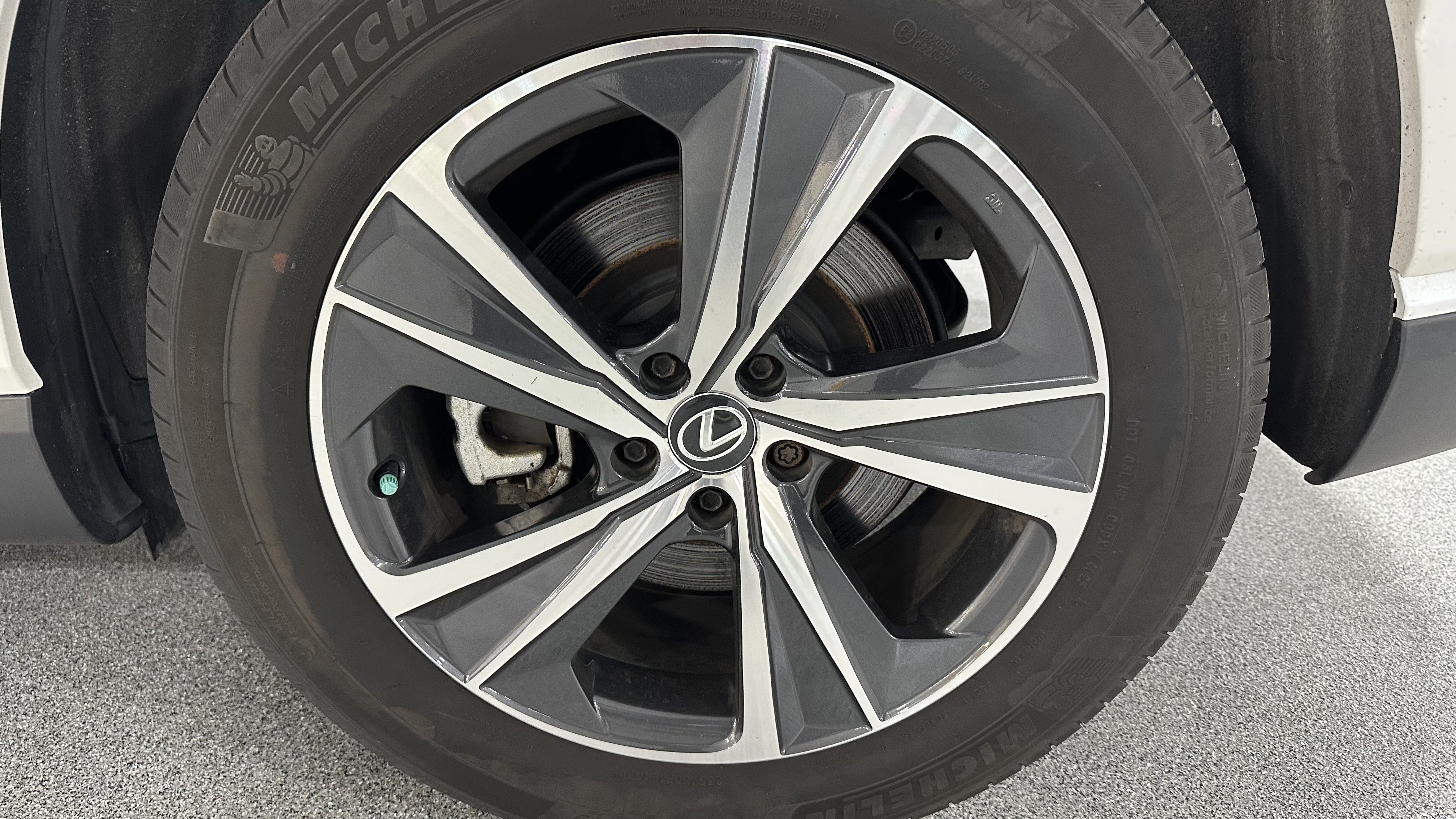 Used 2024 Lexus RX 350 Premium w/ Accessory Package (Z1) AWD/4WD image 13