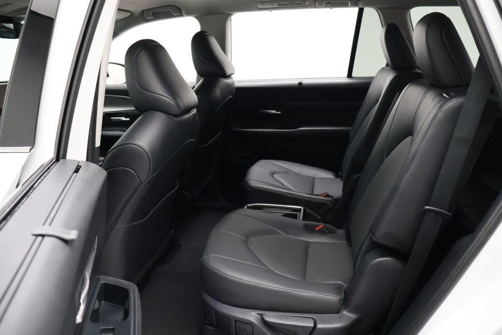 Certified 2025 Toyota Grand Highlander FWD image 19