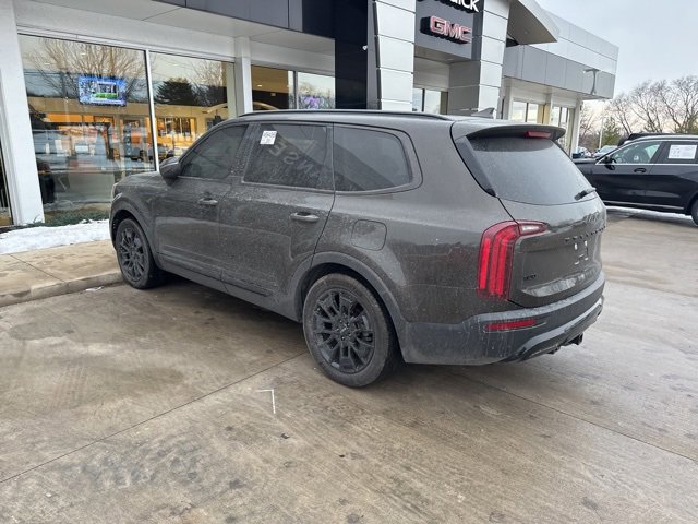Used 2022 Kia Telluride SX w/ SX Prestige Package image 3