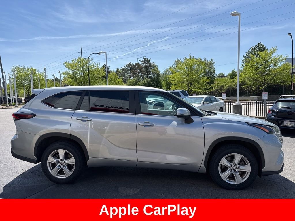 Used 2025 Toyota Highlander LE FWD image 9