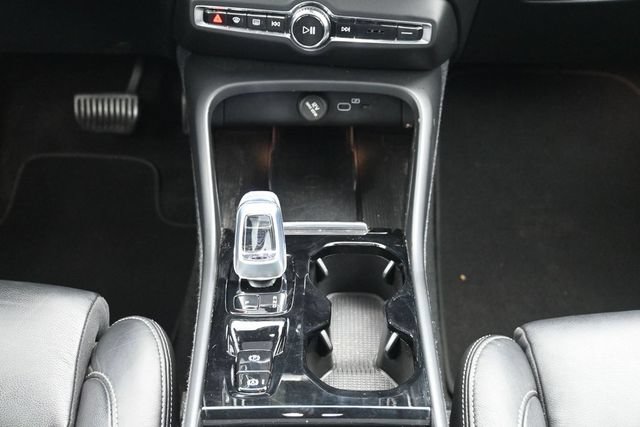 Used 2023 Volvo XC40 B4 Ultimate FWD image 15