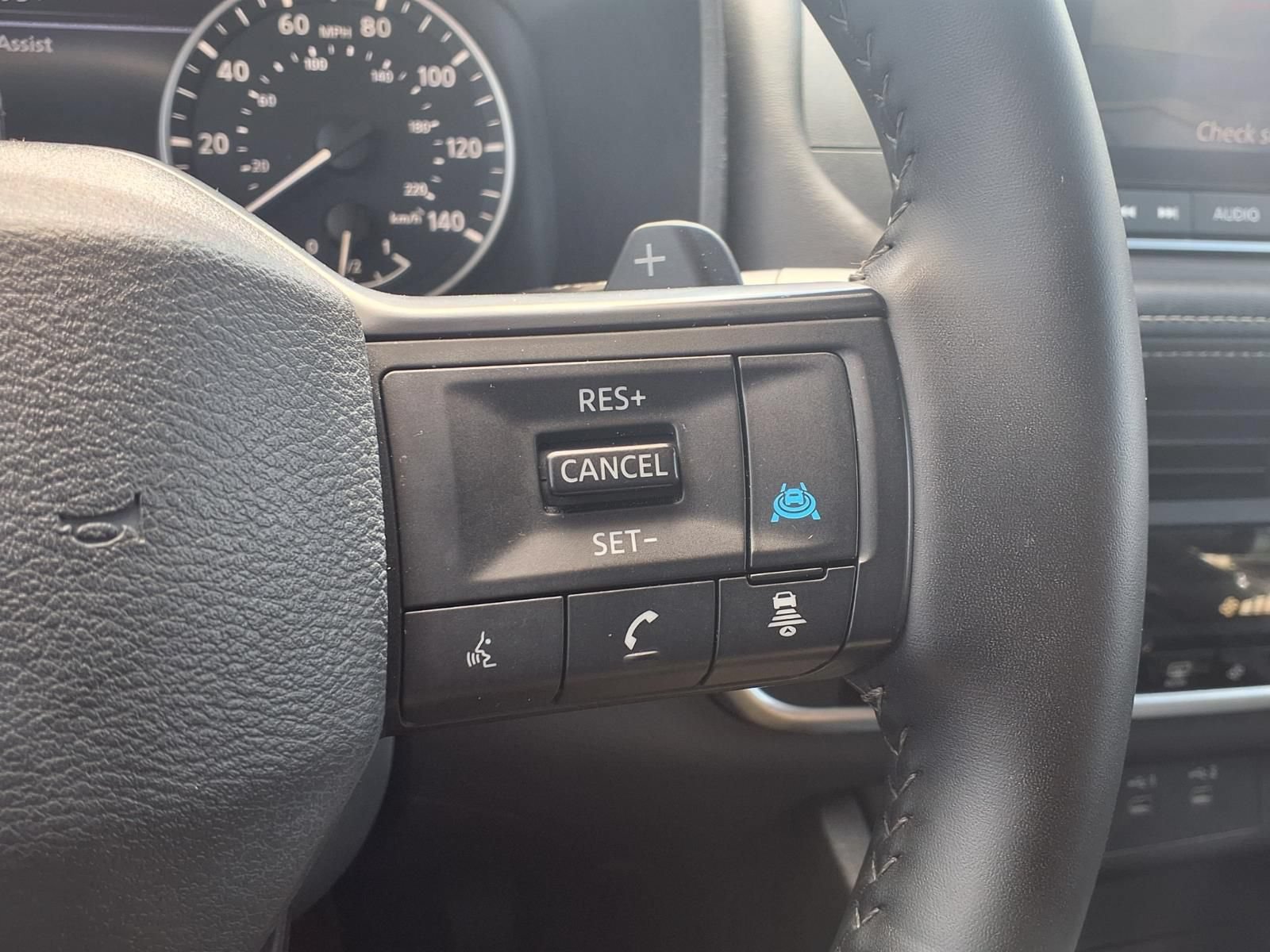 Used 2025 Nissan Rogue SV AWD/4WD image 16