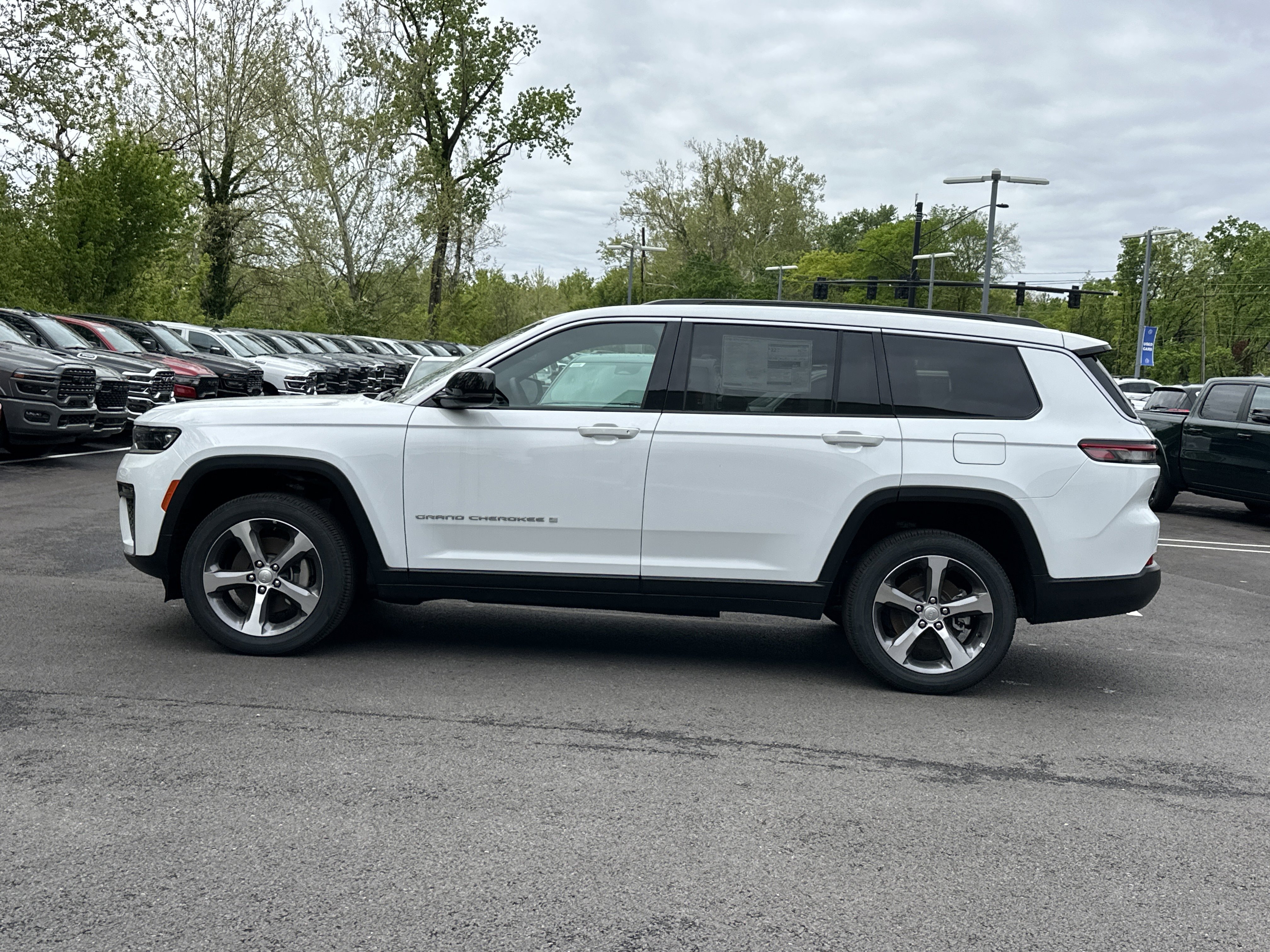 New 2026 Jeep Grand Cherokee L Limited AWD/4WD image 23