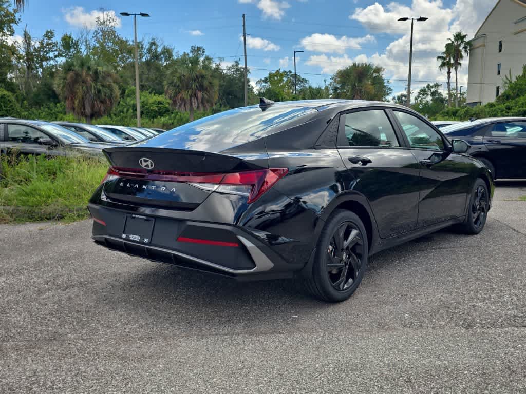 New 2026 Hyundai Elantra SEL Sport FWD image 7