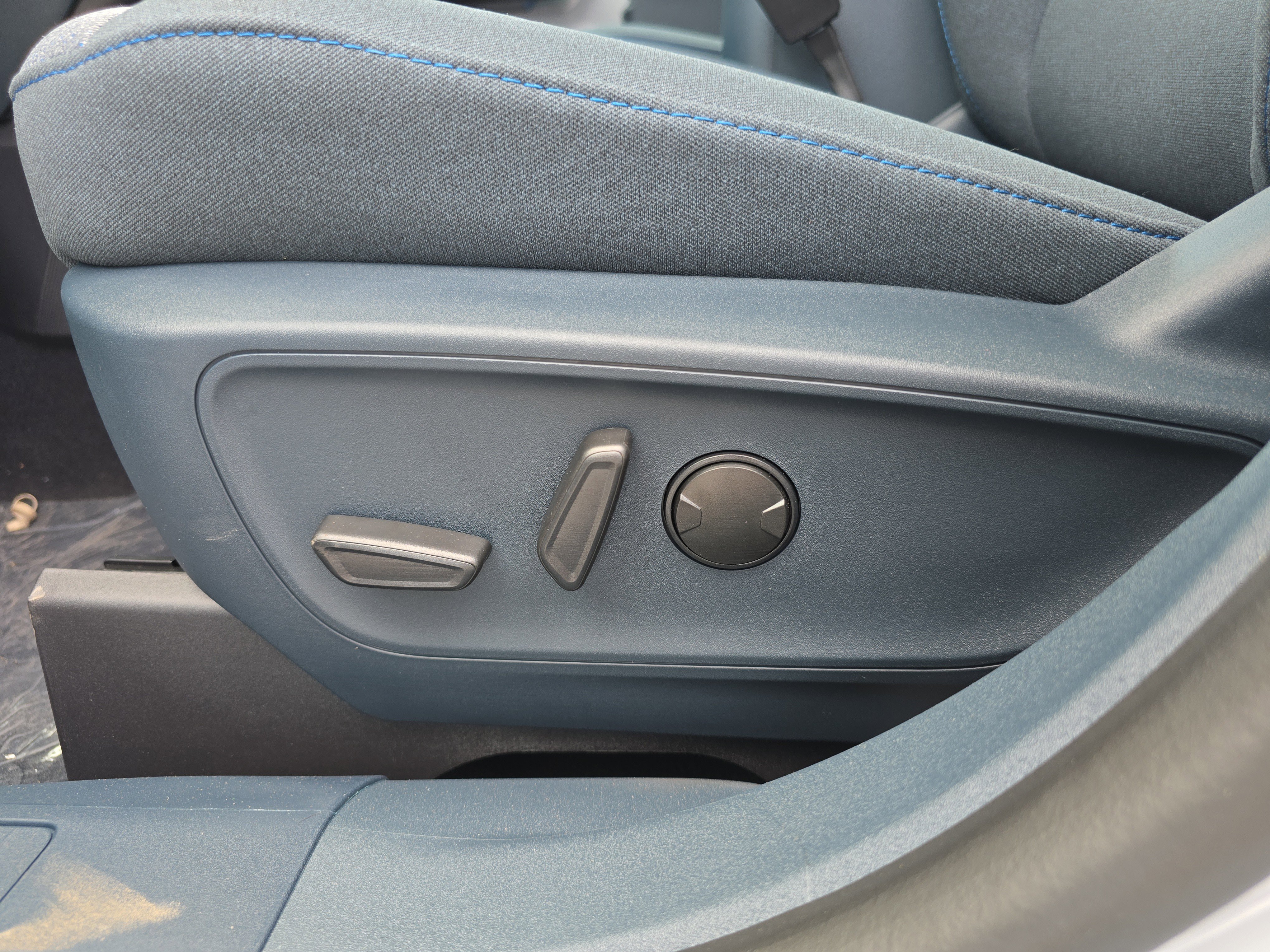 New 2025 Ford Maverick XLT w/ XLT Luxury Package image 14