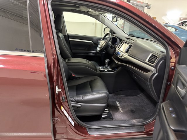 Used 2014 Toyota Highlander XLE AWD/4WD image 37