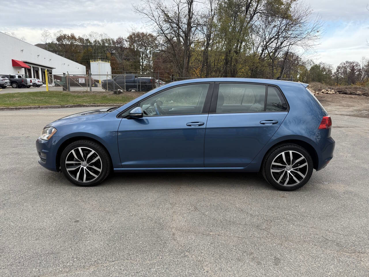 Used 2016 Volkswagen Golf SE FWD image 2