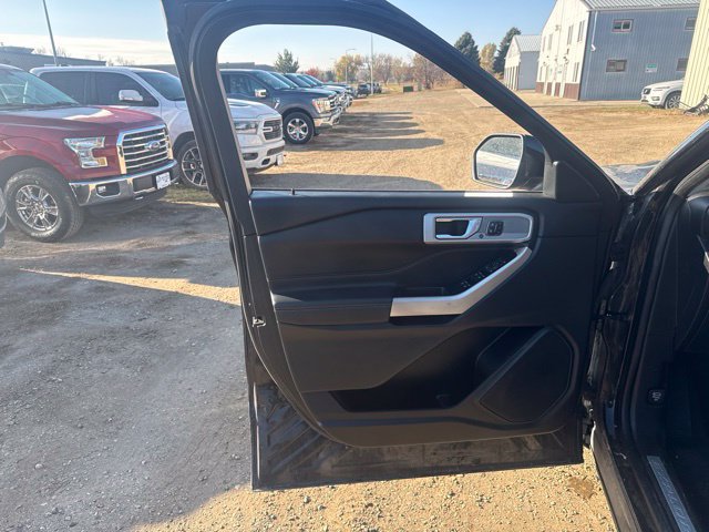 Used 2022 Ford Explorer Limited w/ Equipment Group 301A AWD/4WD image 22