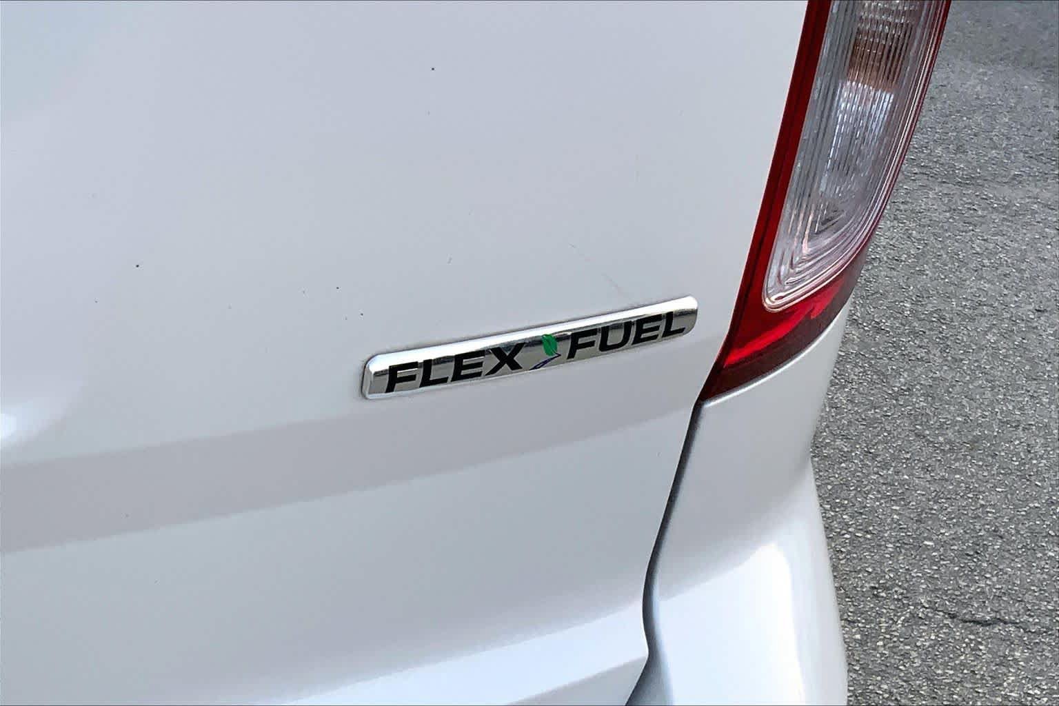 Used 2015 Ford Explorer XLT w/ Equipment Group 202B FWD image 28
