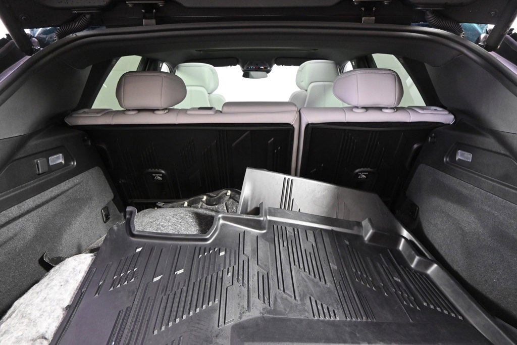 New 2025 Cadillac Lyriq Luxury image 18