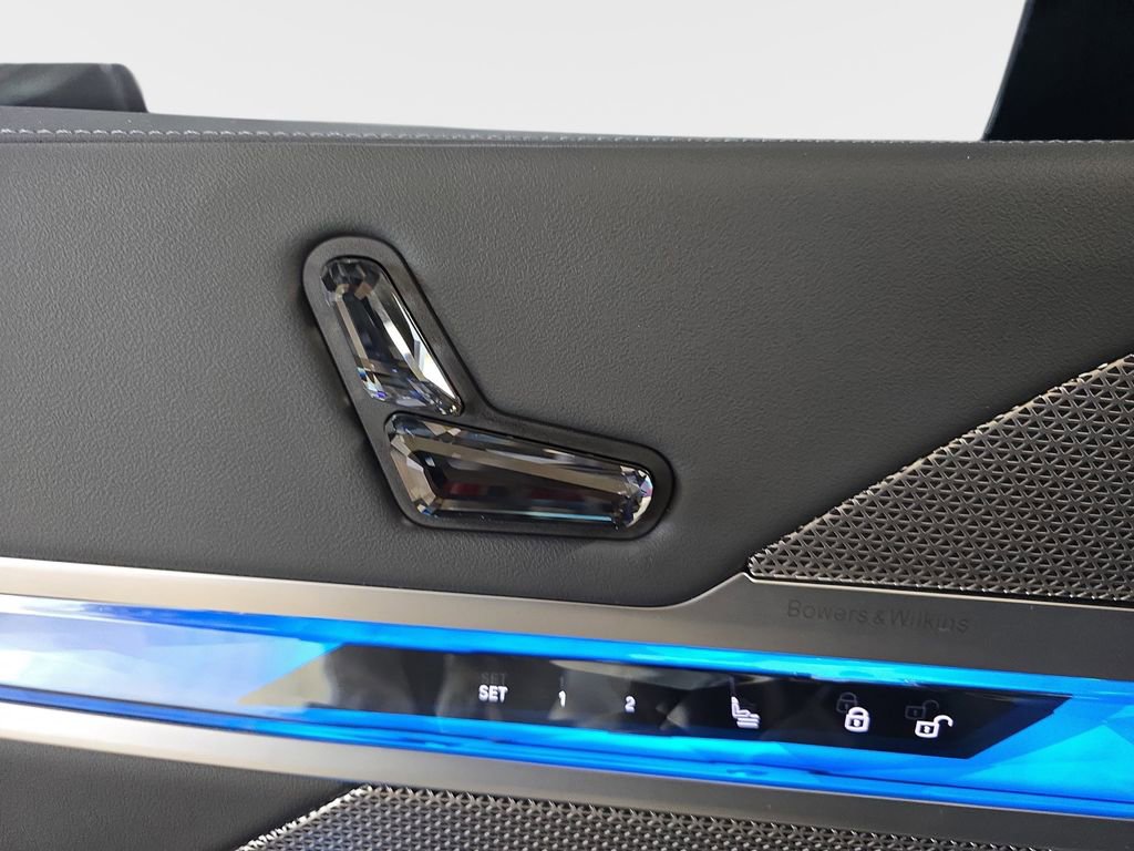 Certified 2023 BMW 760i xDrive image 28