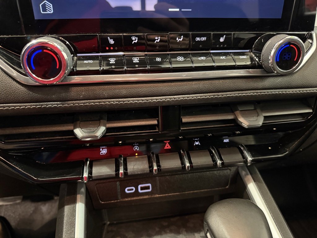 Used 2024 Chevrolet Colorado LT w/ LT Convenience Package III image 18