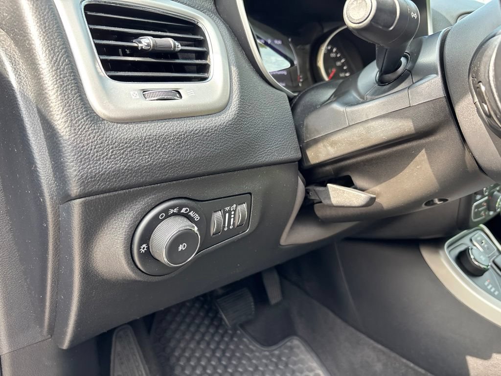 Used 2019 Jeep Compass Latitude w/ Cold Weather Group AWD/4WD image 21