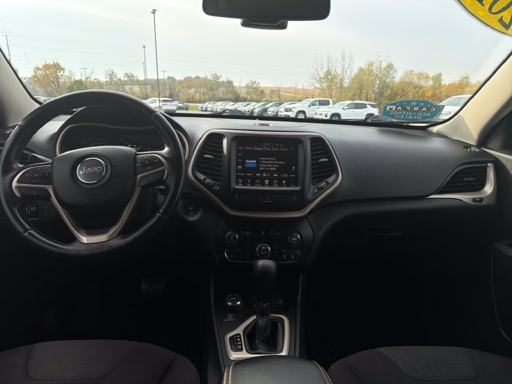 Used 2016 Jeep Cherokee Latitude w/ Comfort/Convenience Group AWD/4WD image 11
