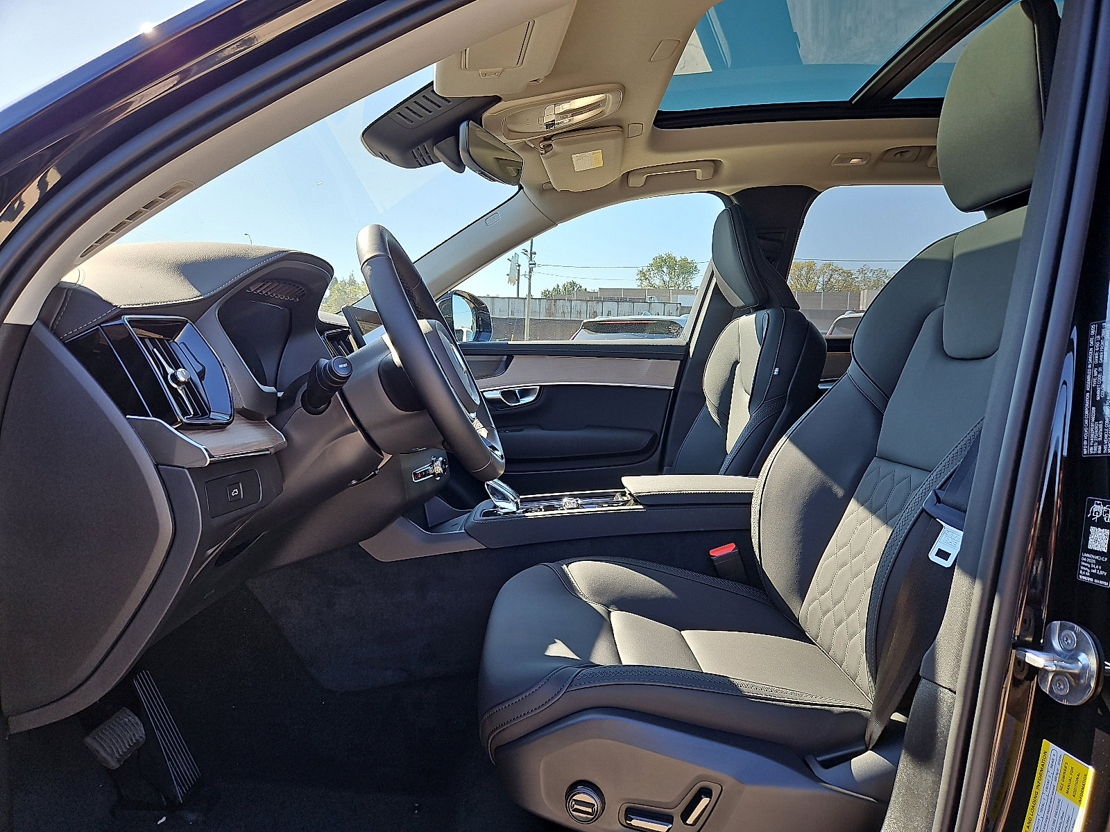 New 2026 Volvo XC90 B6 Plus w/ Protection Package Premier image 11