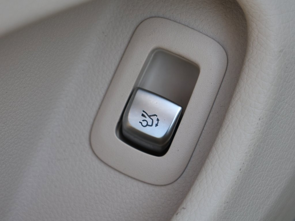 Used 2022 Mercedes-Benz C 300 Coupe image 13