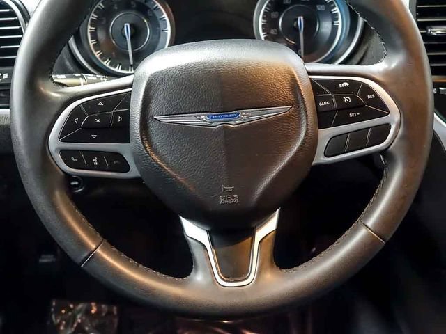 Used 2023 Chrysler 300 Touring AWD/4WD image 18