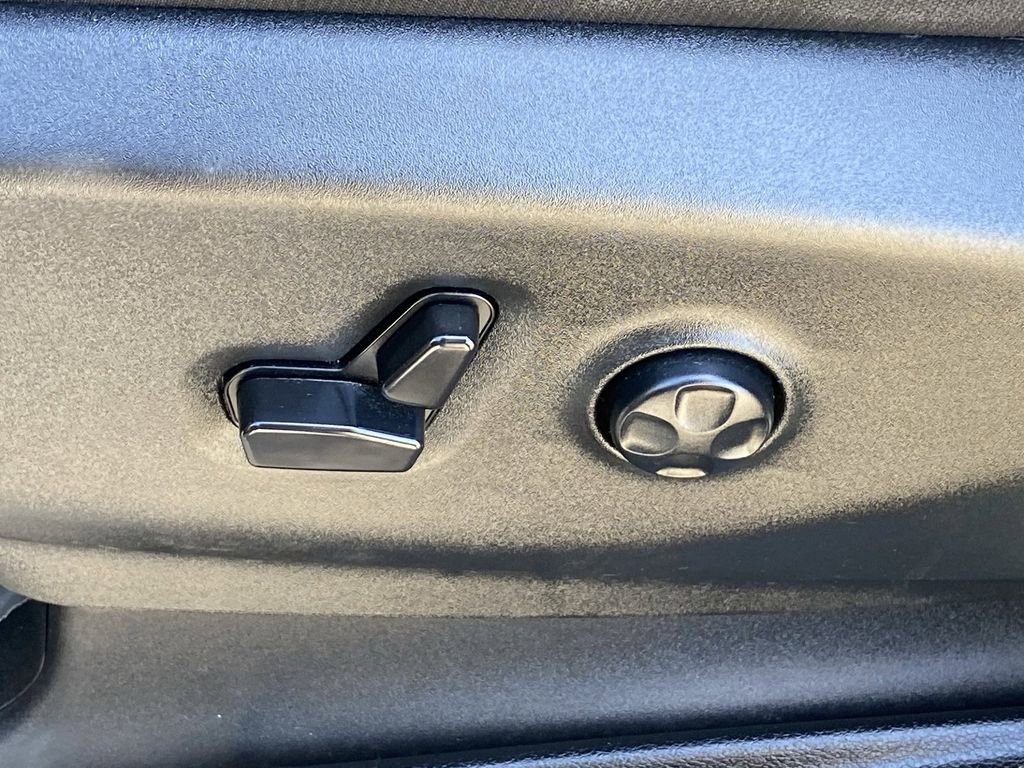 Used 2024 Chrysler Pacifica Touring FWD image 24