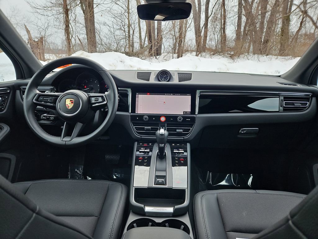 Certified 2025 Porsche Macan image 12