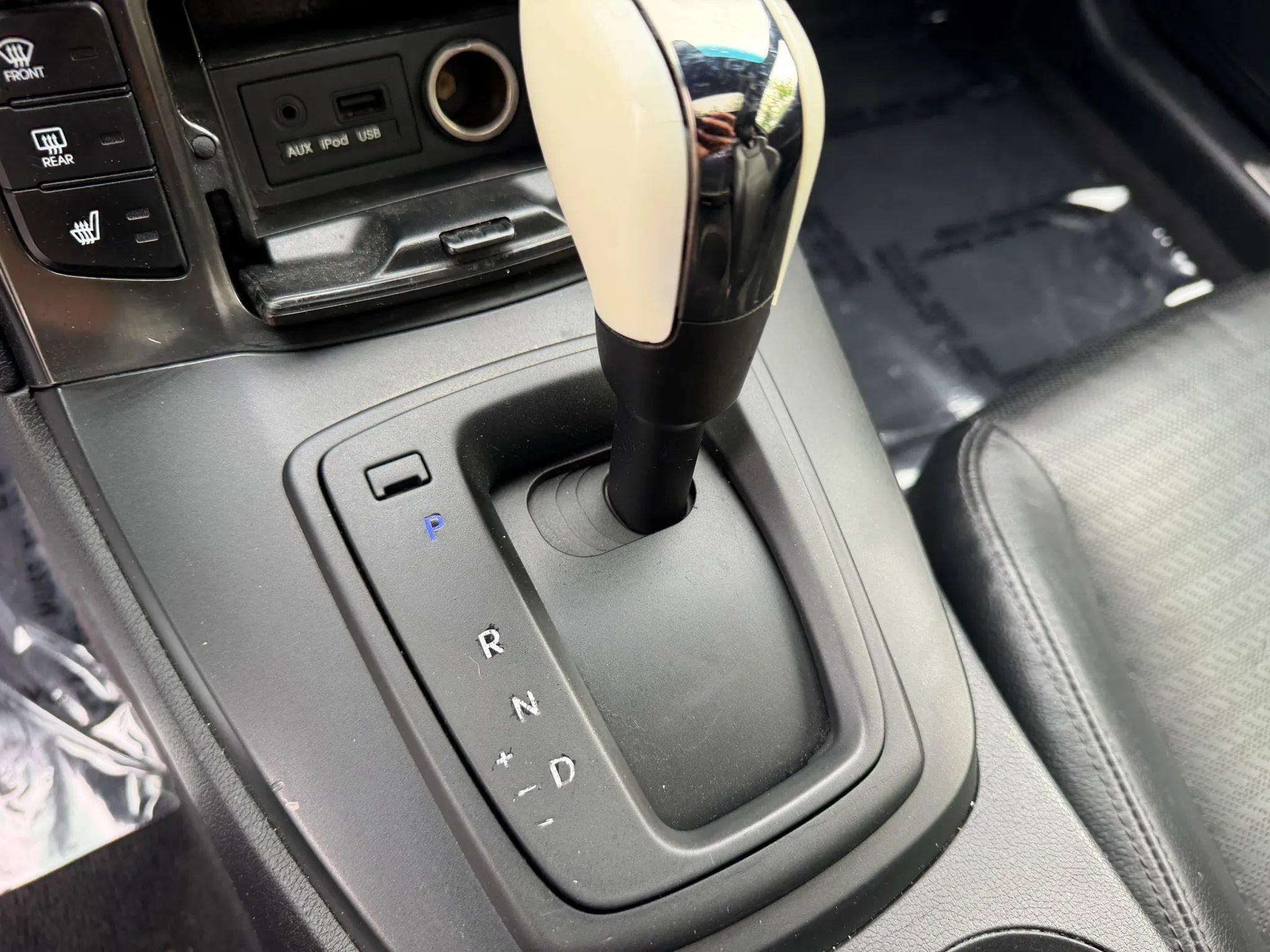 Used 2013 Hyundai Genesis 3.8 RWD image 30