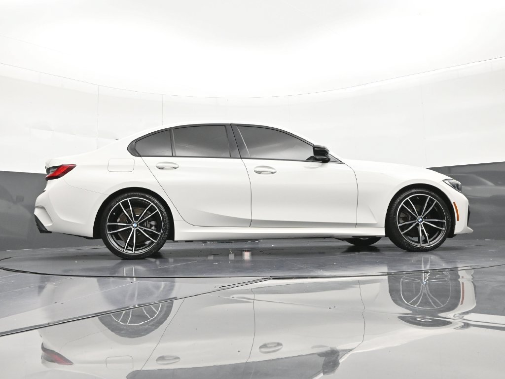 Used 2021 BMW 330i Sedan w/ M Sport Package RWD image 29