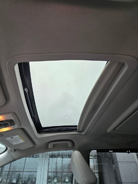 Used 2018 Toyota Sienna Limited image 23